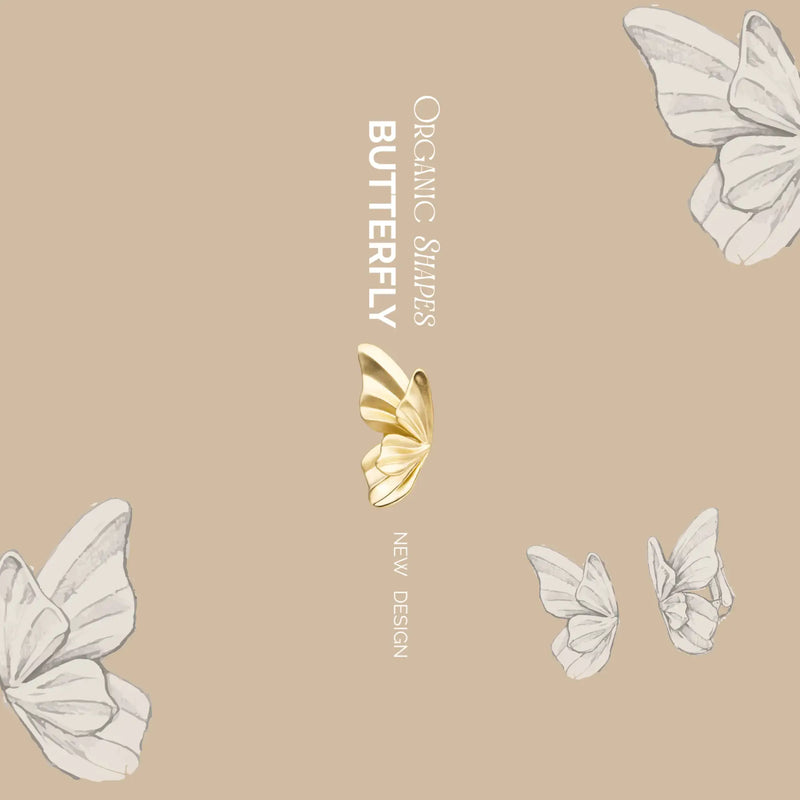 Gouden oorbel in vlindervorm met delicate vleugeldetails